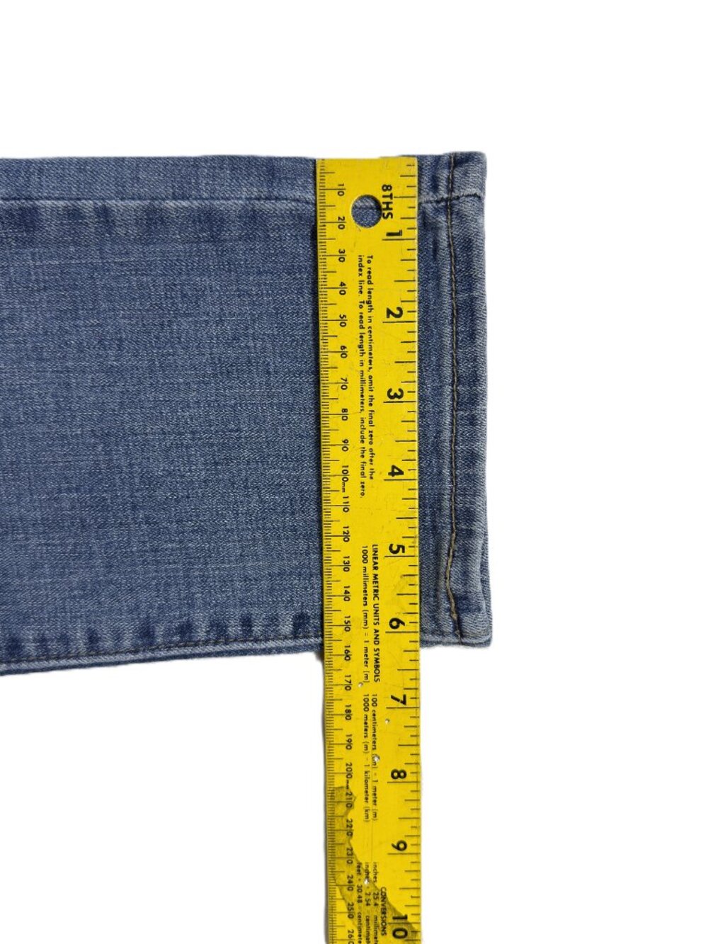 Levi's Women's Classic Crop Denim Jeans - Size 31 - Picture 9 of 10